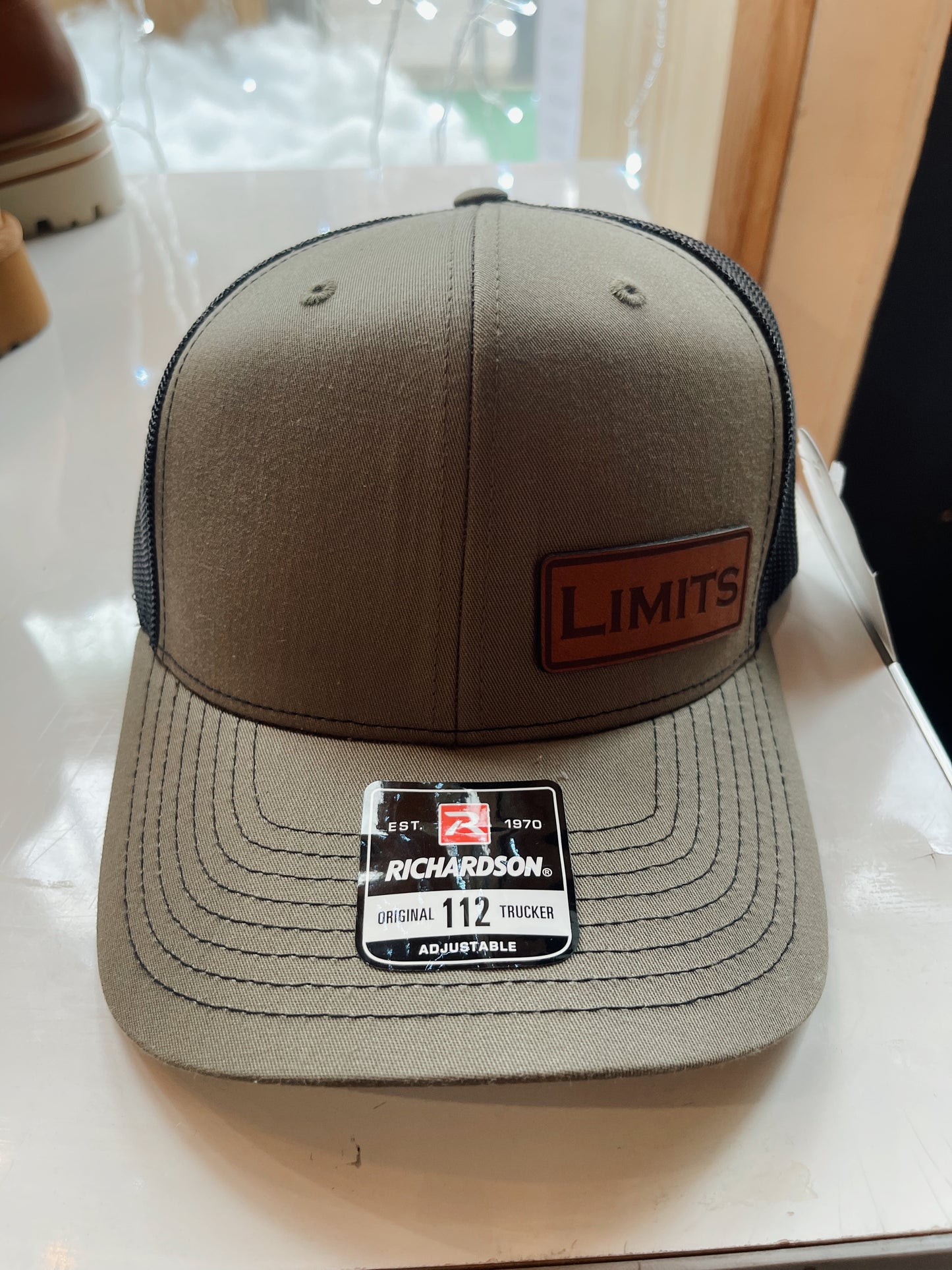 Limits hat